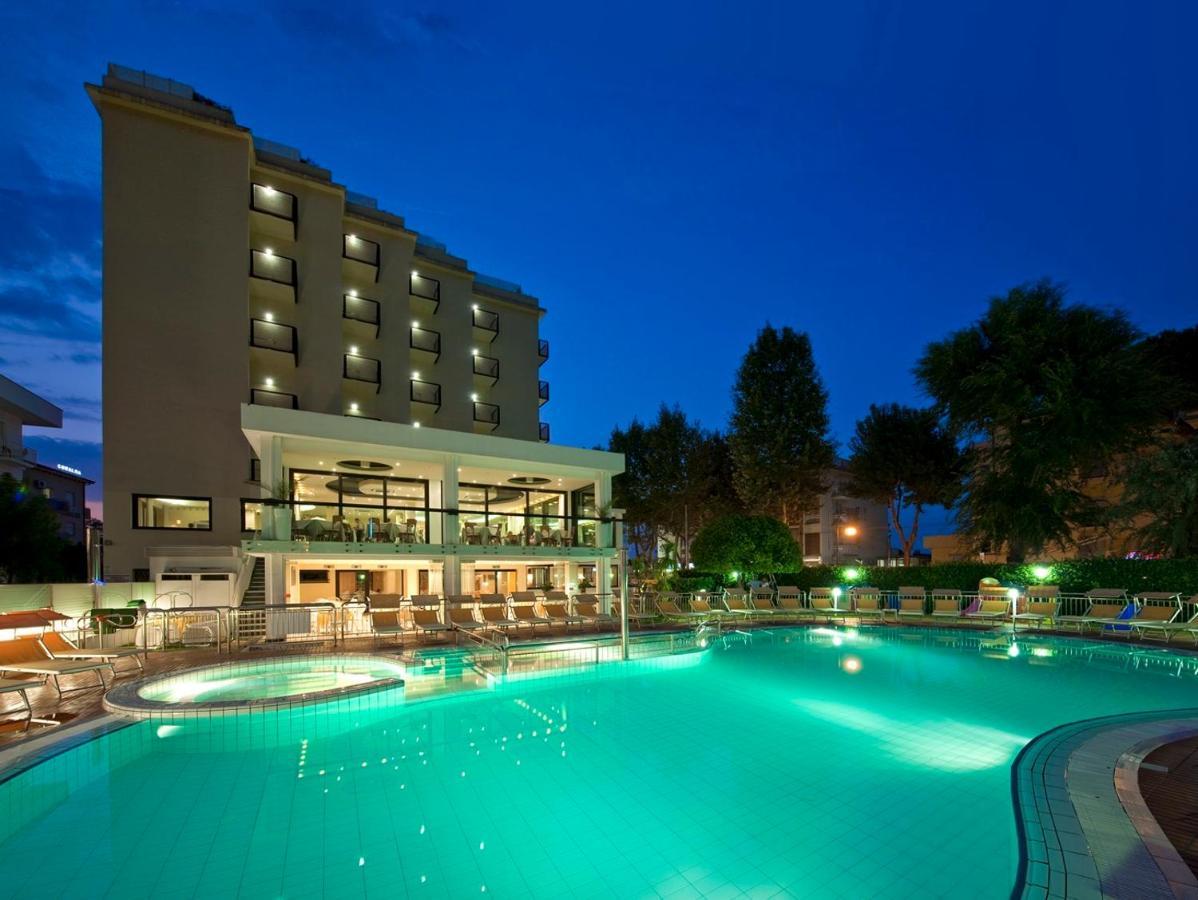 Hotel 2000 Риччоне Экстерьер фото