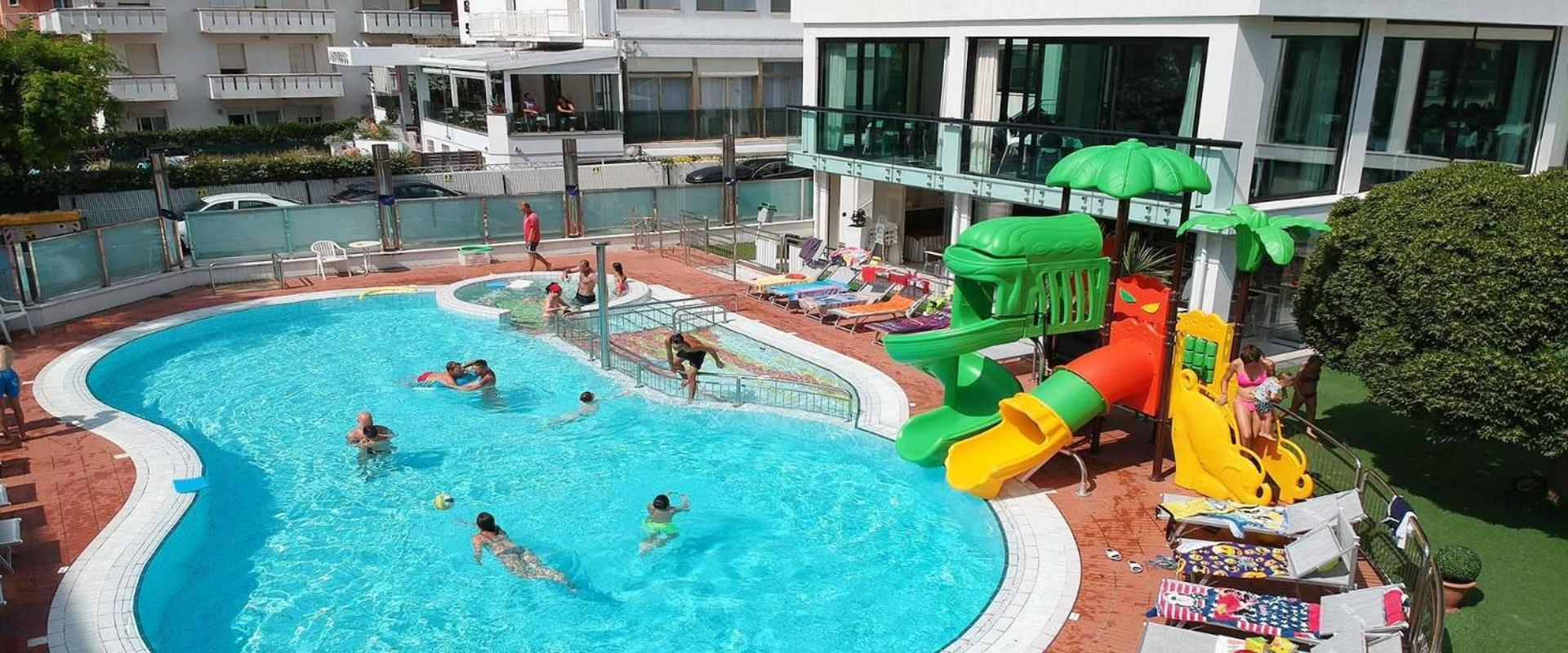 Hotel 2000 Риччоне Экстерьер фото