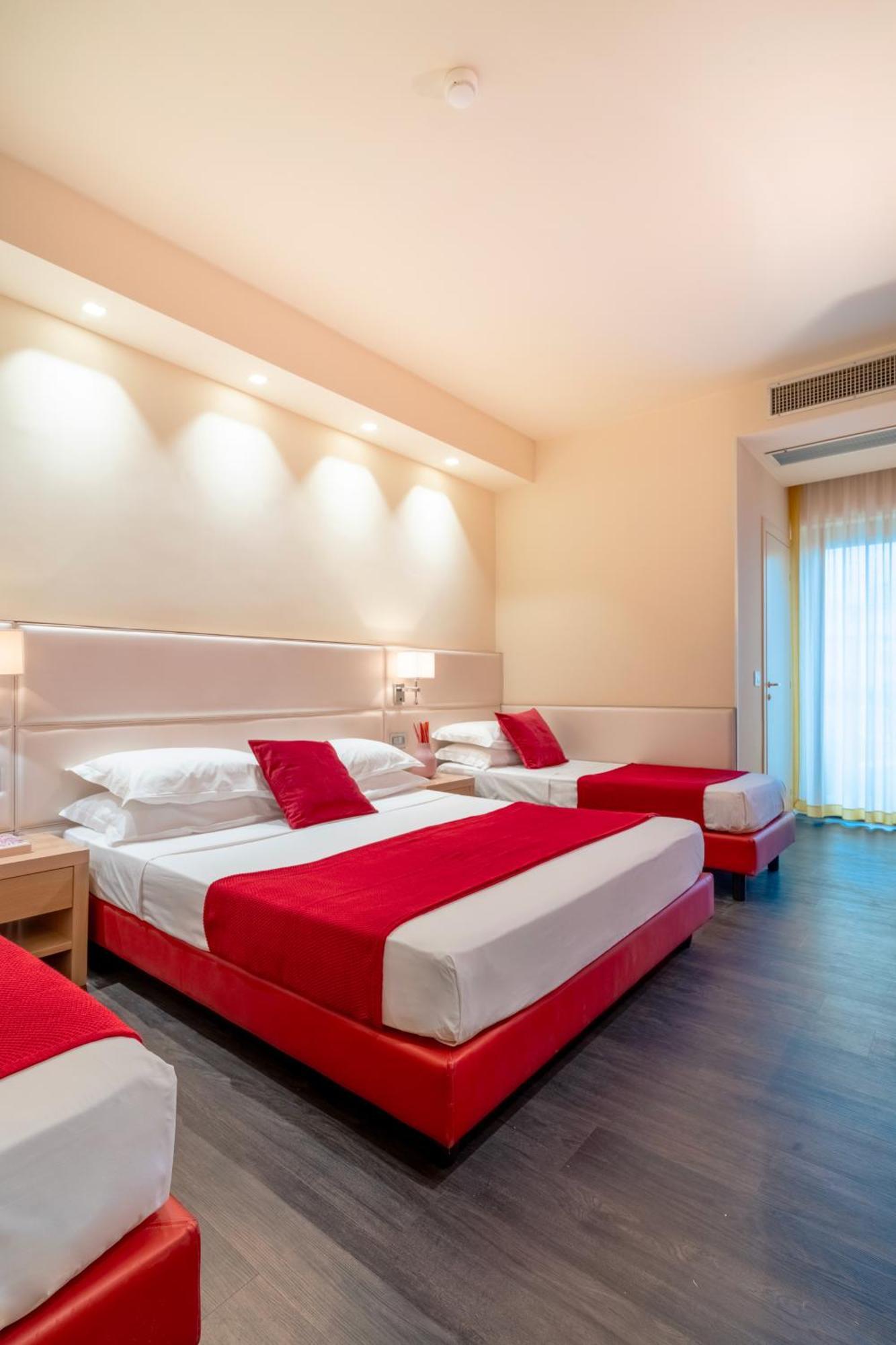 Hotel 2000 Риччоне Экстерьер фото